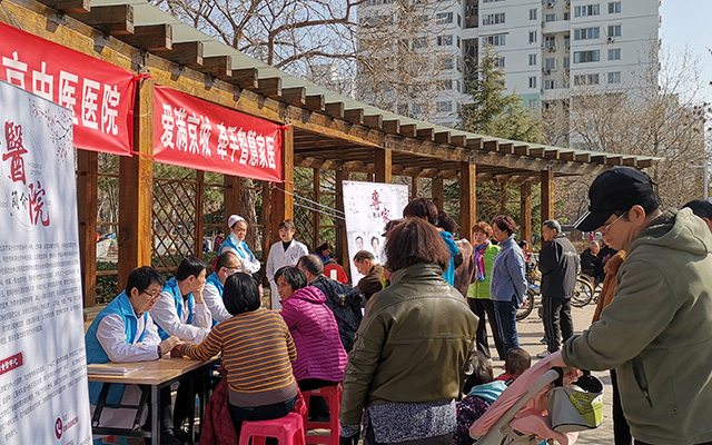 【学雷锋日】千亿体育注册网(中国区)首页,举办“爱满京城，牵手智慧家医”志愿服务活动(图2)